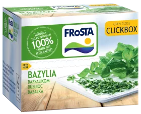 Krabice mražené bazalky FRoSTA, označená v několika jazycích, s čerstvou bazalkou a nasekanými listy na bílé tabuli v zelenobílých barvách.
