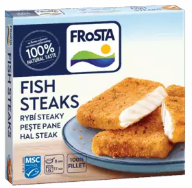 Krabice rybích steaků FRoSTA s obalenými filety FRoSTA na modrém talíři, jeden rozříznutý, aby byla vidět bílá ryba; na obalu je uvedena přírodní chuť.