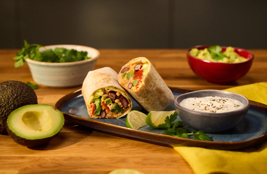 Burrito s Kuřetem po mexicku, guacamole a koriandrem
