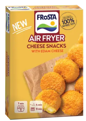 Žlutá krabička se sýrovými pochoutkami „FRoSTA Air Fryer Cheese Snacks“ a smažené sýrové kuličky; na obalu je uveden název „Edam“, 100 % přírodní chuť a doby přípravy v horkovzdušné fritéze 7/4/9 minut.